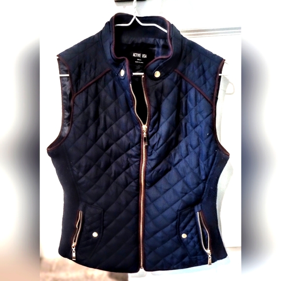 Active USA Jackets & Blazers - Active USA Women's Navy Quilted Vest